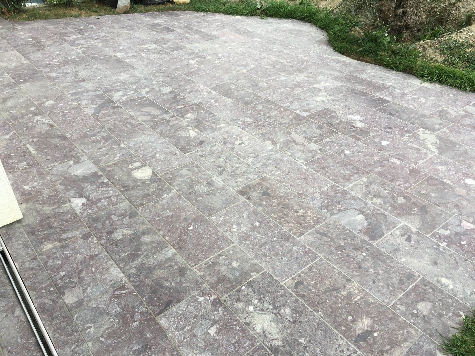 dallage vu du dessus d'une terrasse d'extérieur