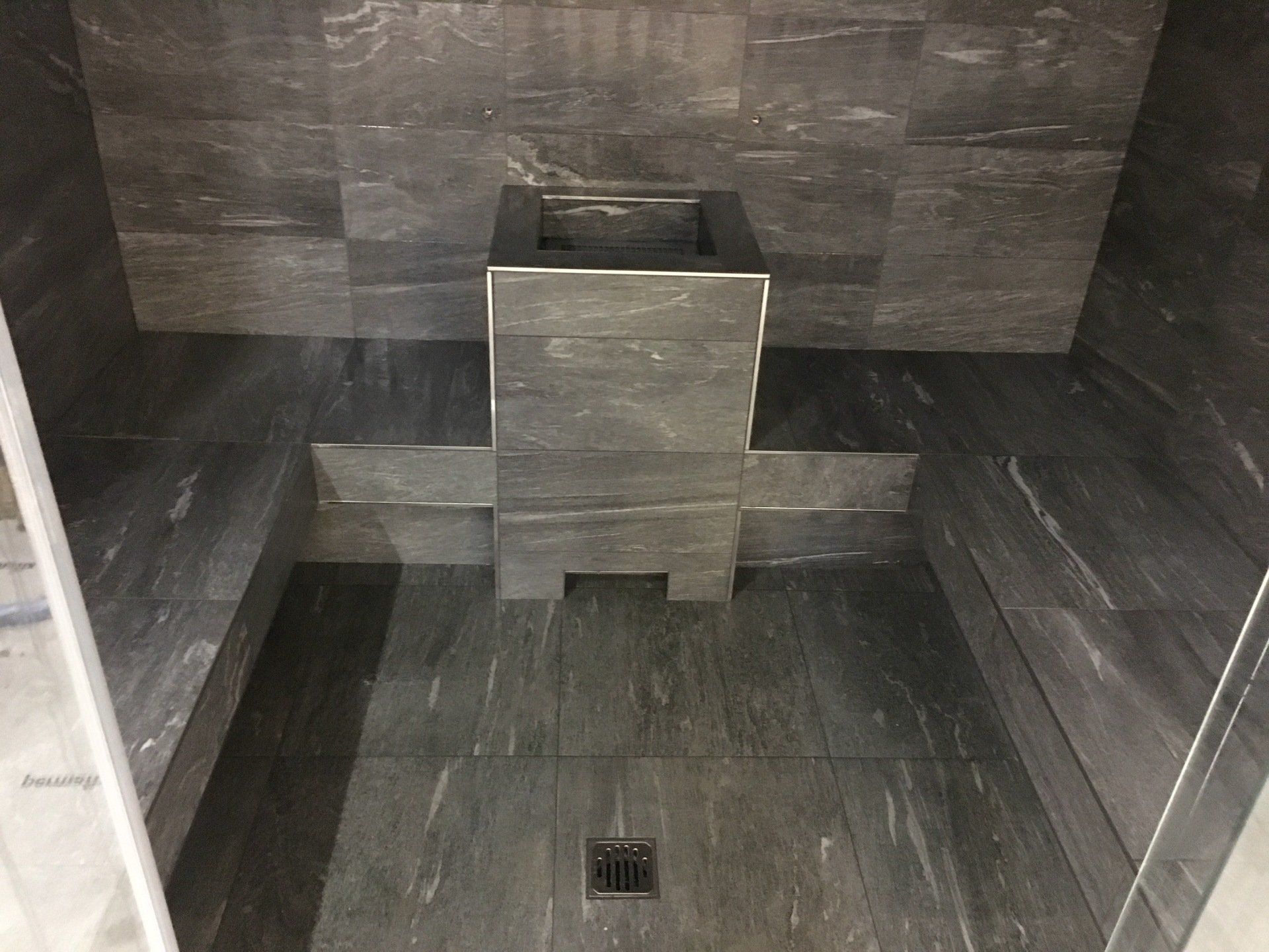 spa en pierres grises