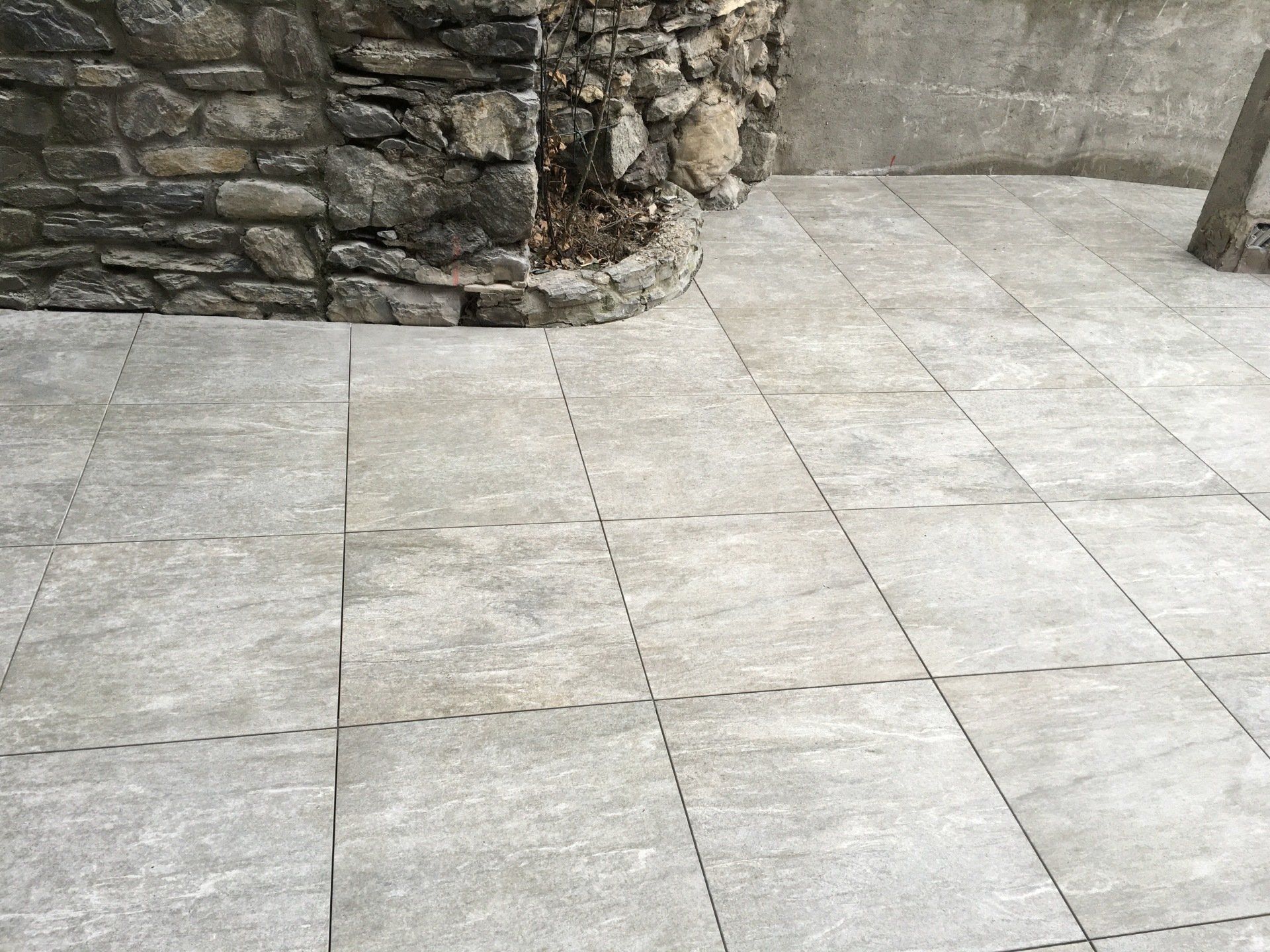 dallage suivant la courbe d'un mur