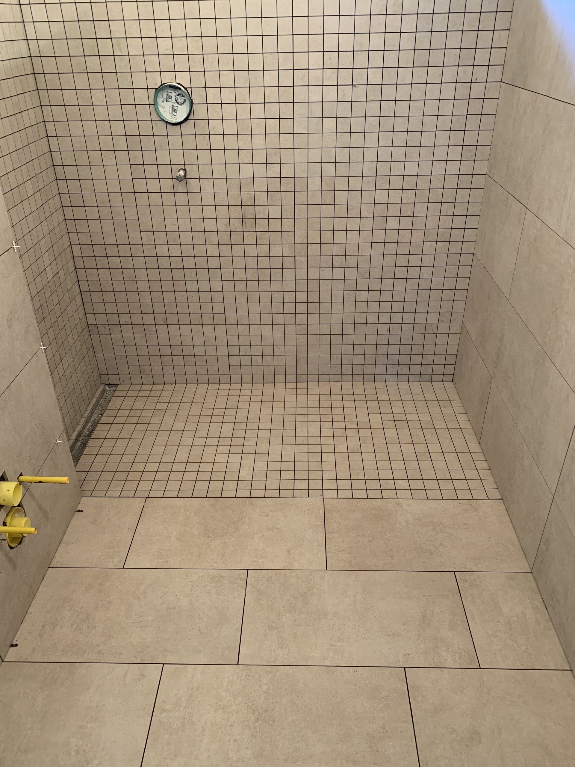 mosaïques sur fond de douche moderne