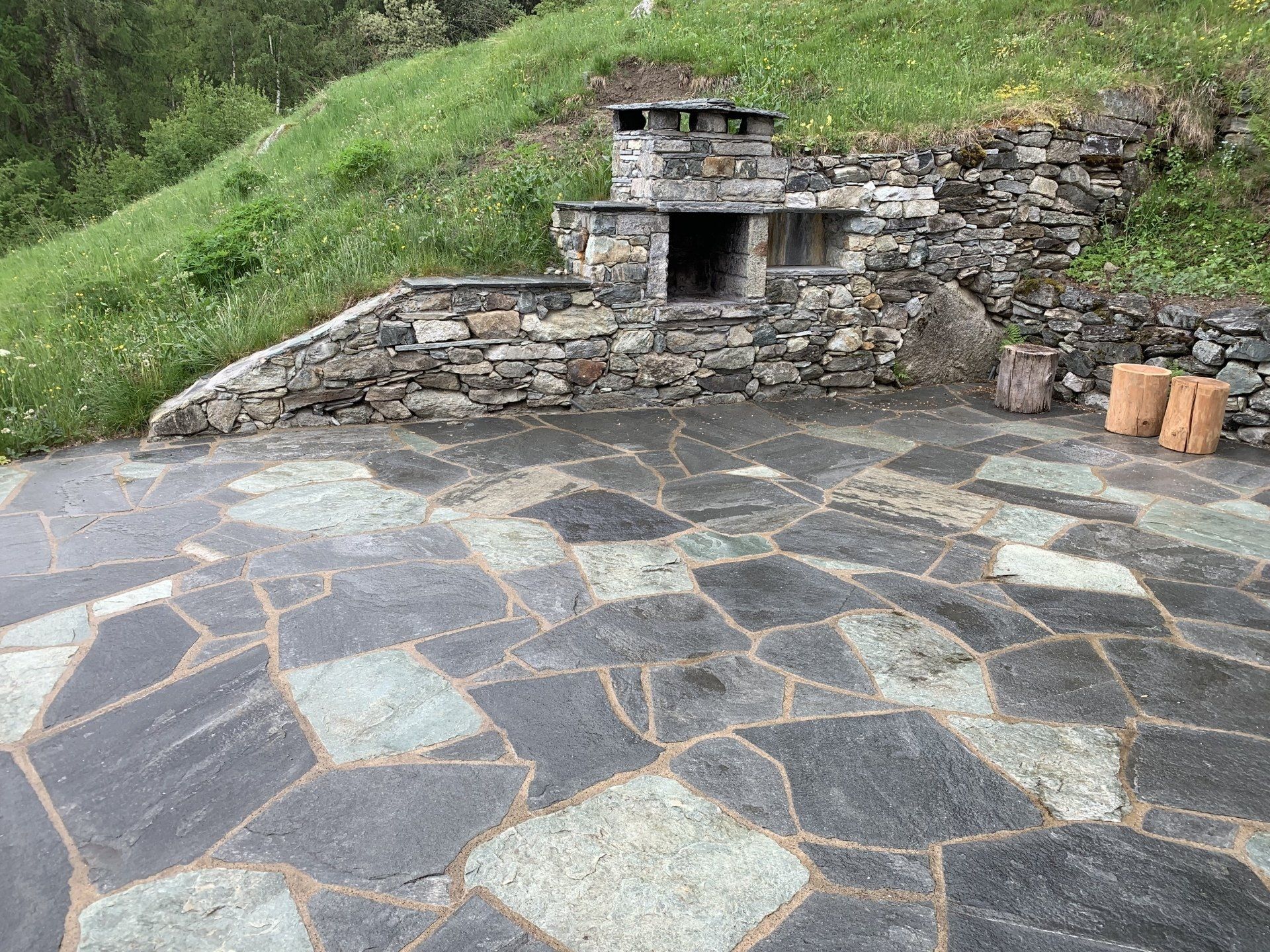 terrasse en pierres naturelles