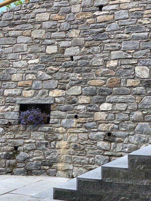 Mur extérieur pierres naturelles