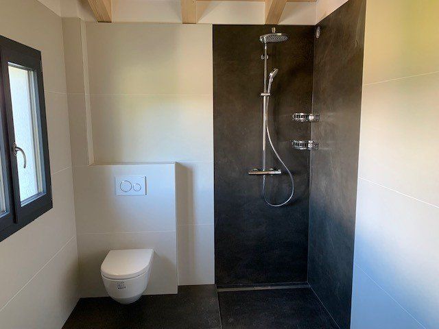 toilettes et douche à l'italienne Valais