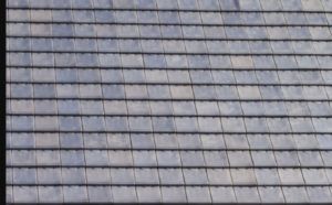 A close up of a roof with a lot of tiles on it
