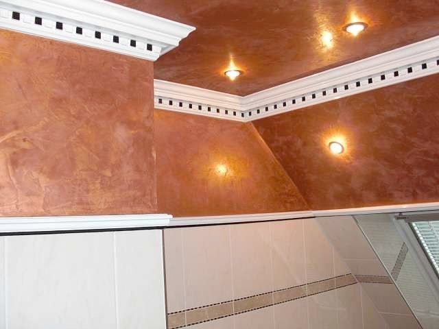 Zimmer mit roter und weißer Fahrtechnik