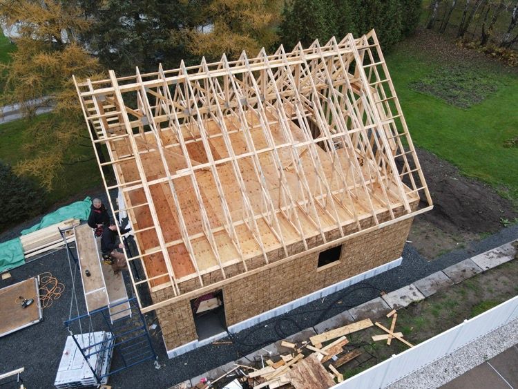 Une vue aérienne d'une maison en construction.