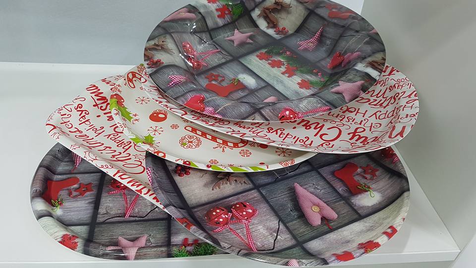 piatti con decorazioni natalizie