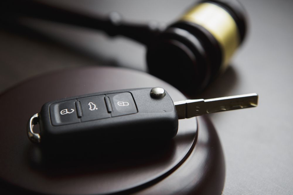 Judges gavel and car key Traffic law — Traffic Solicitors in Muswellbrook NSW