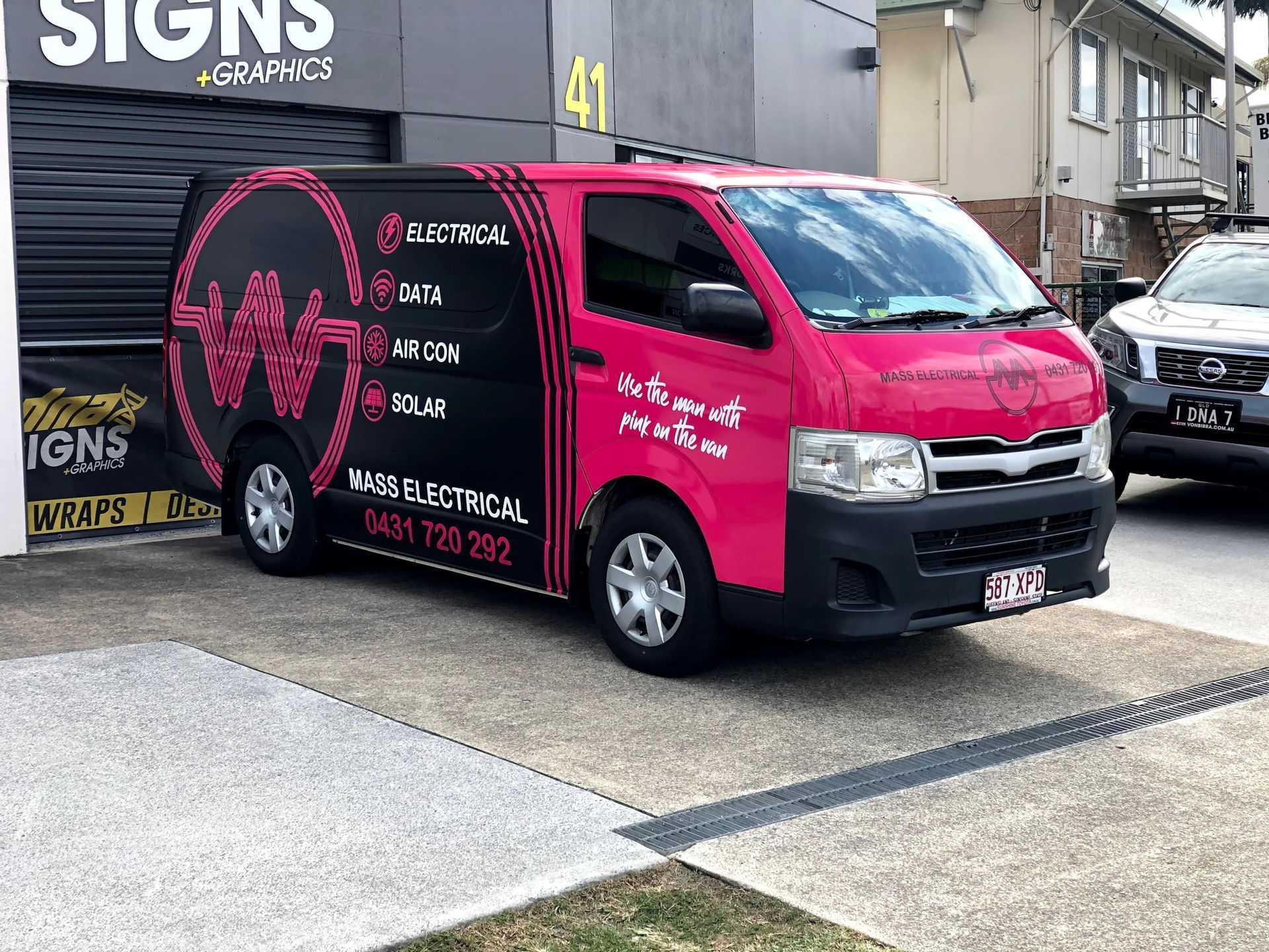 4 Benefits of Car Signs for Your Business
