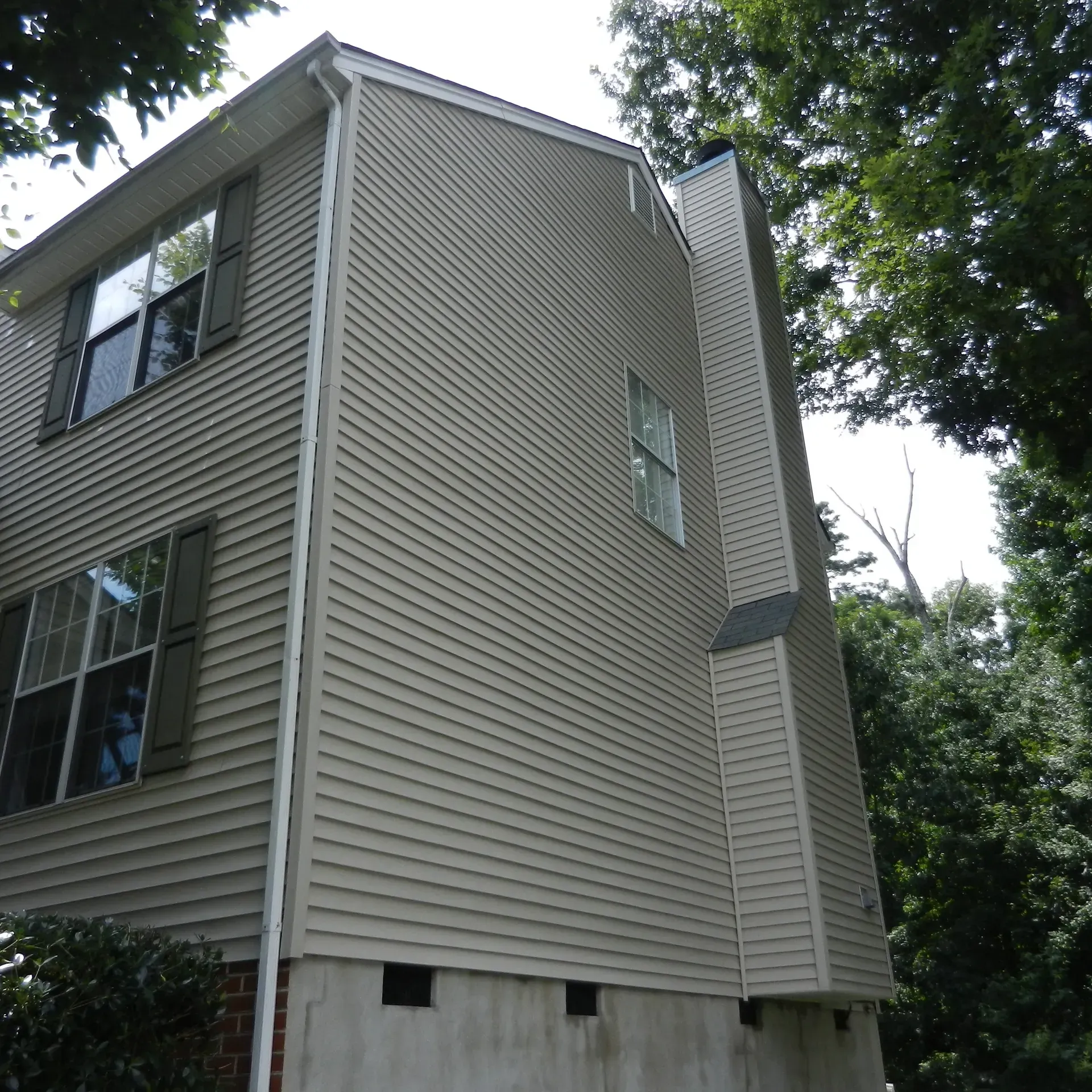 A house with a chimney on the side of it