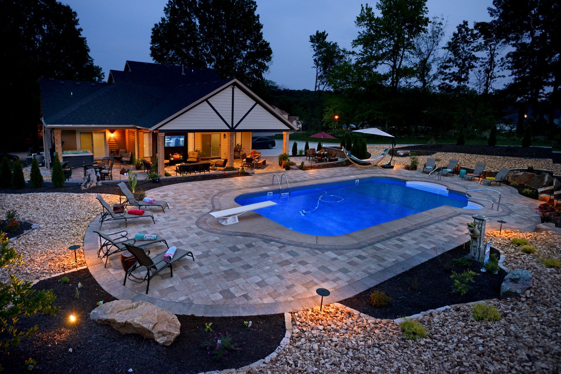 Stockman Stoneworks Offers Premier Paving Products Like Canterbury Hill Stones in Missouri & Beyond.