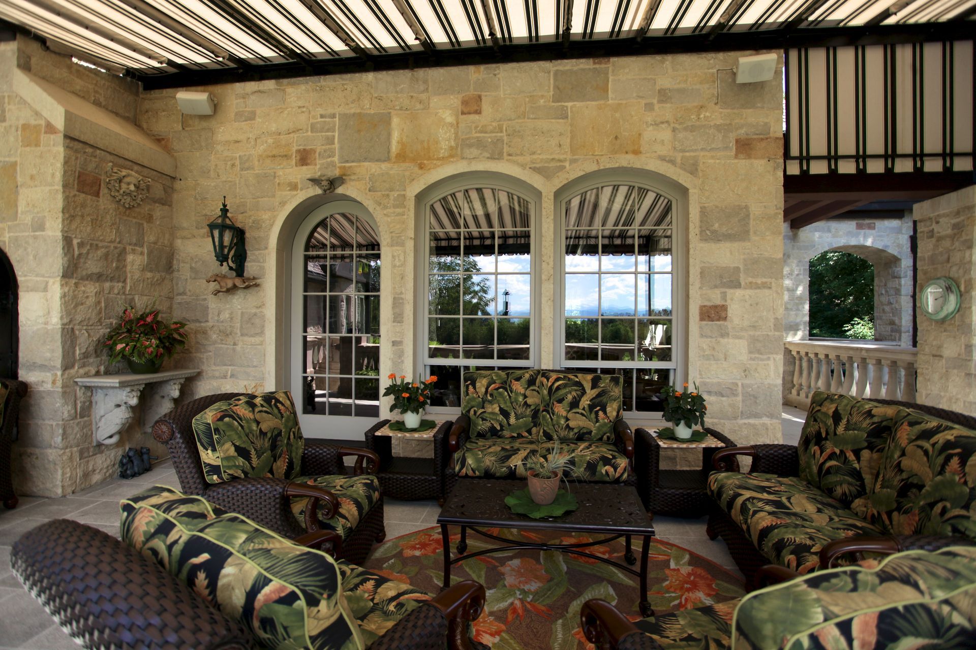 Incorporate Natural Stone Veneer Into Your Home or Business Design With Stockman Stoneworks.