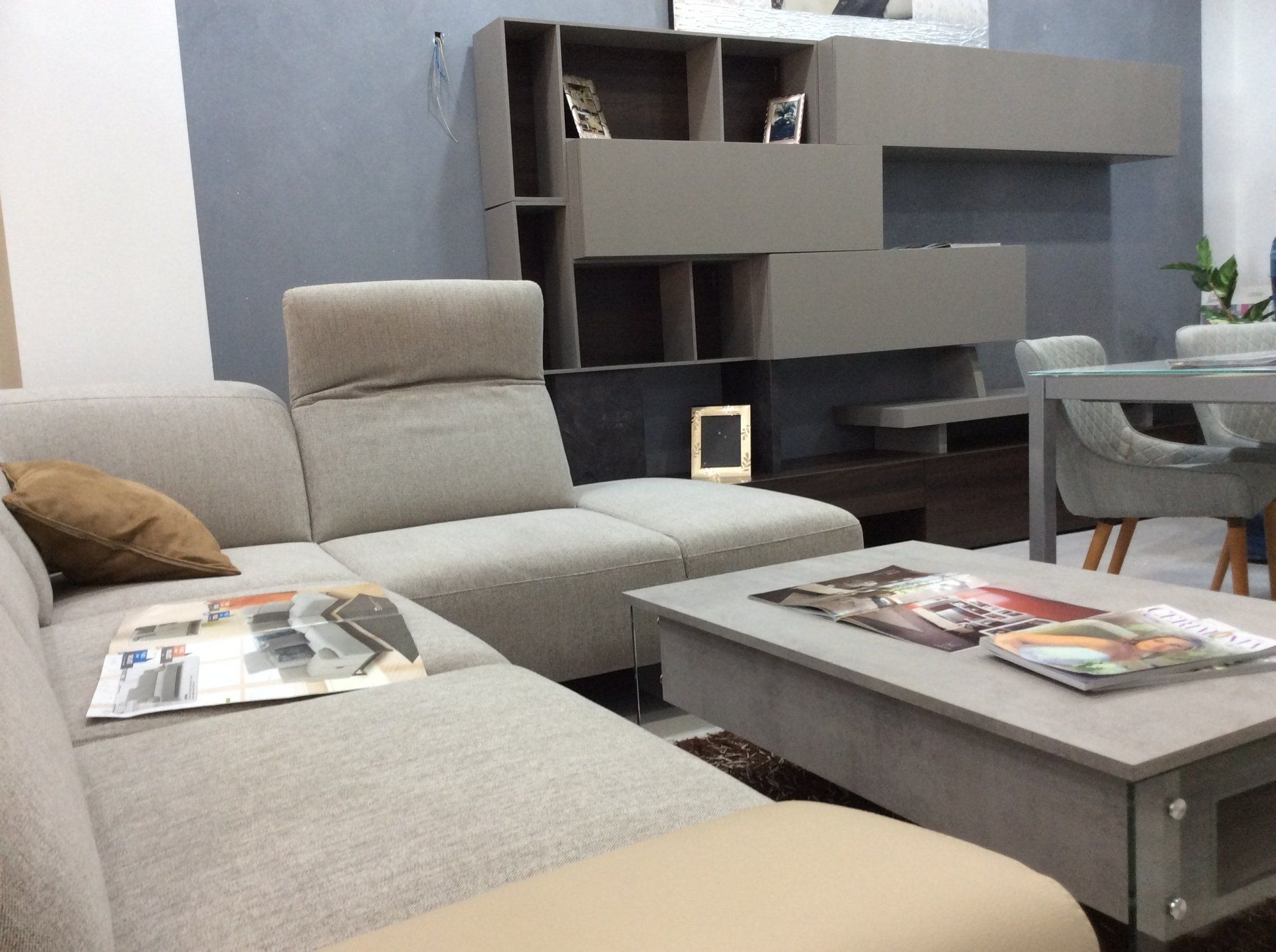 soggiorno con divano angolare