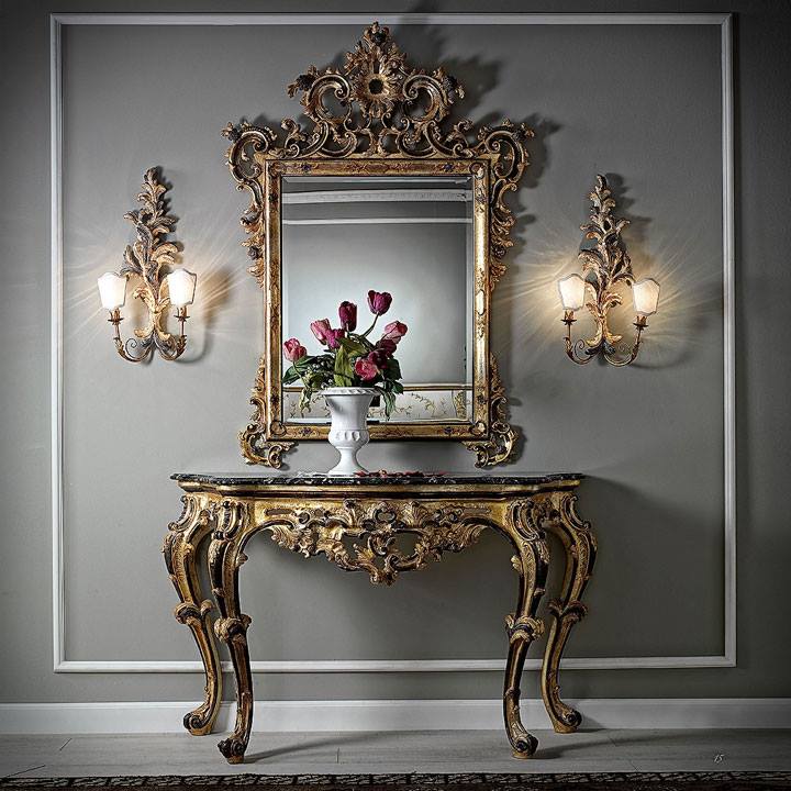 specchio e mobile stile vintage