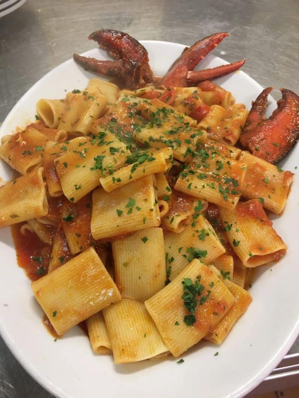 mezze maniche con aragosta