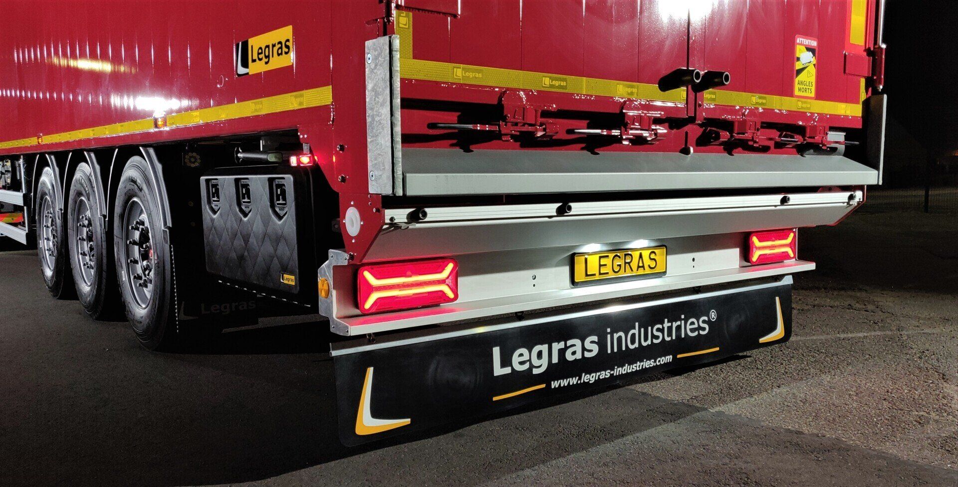 moving floor.  подвижной пол, щеповоз, торфовоз. торф, опилки, транспорт запчасти Леграс Legras trailers transport walking floor, cargofloor 