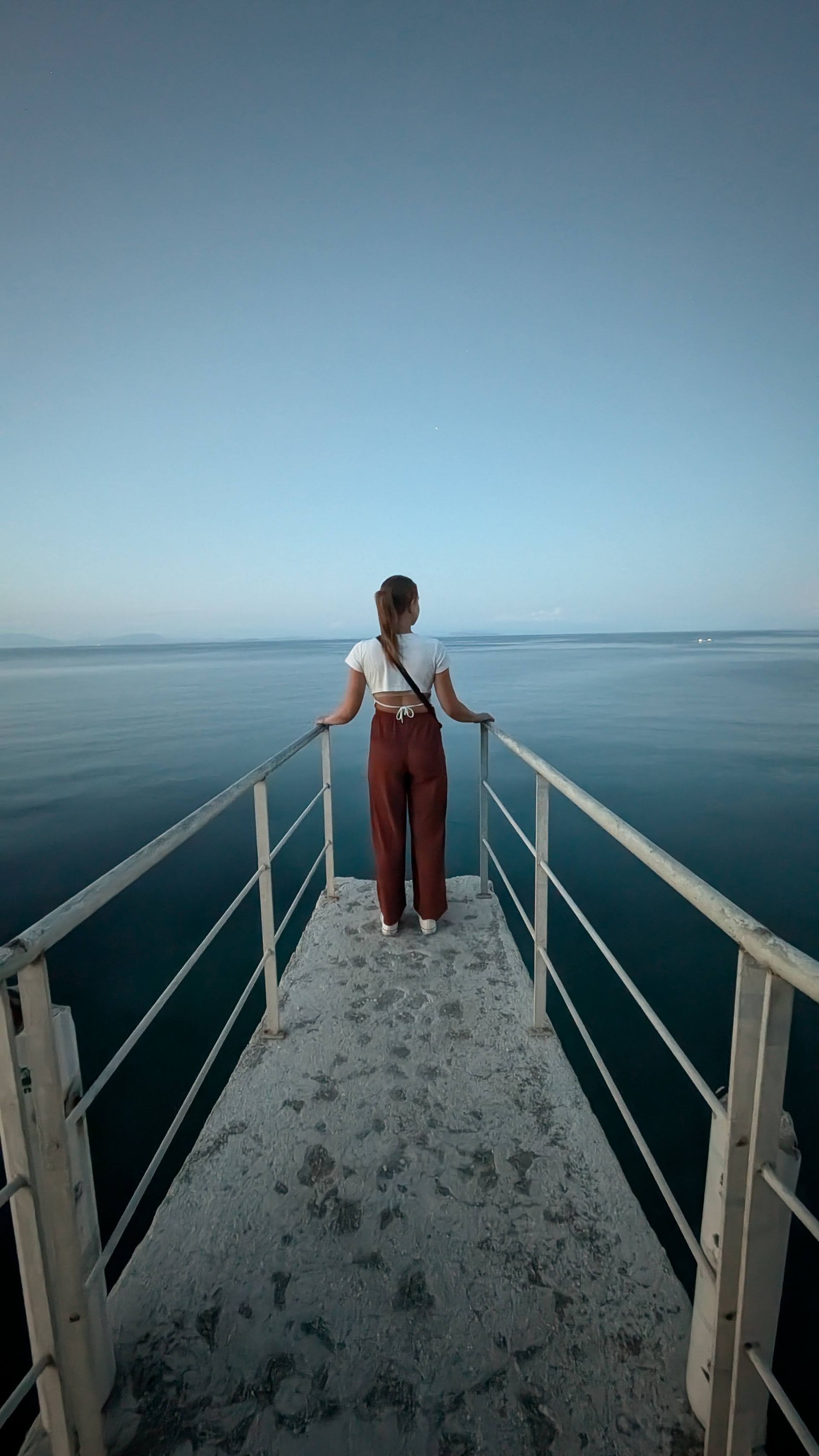 Autorin Belinda Simon am Meer