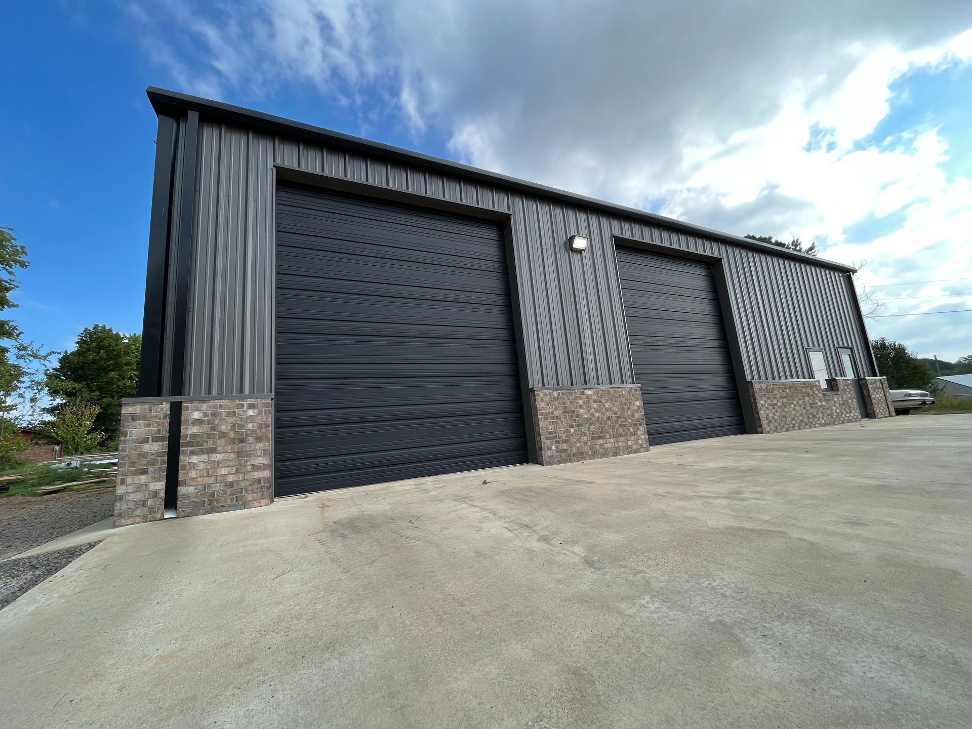 Custom barndominium with large garage bay doors 