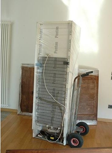 solleva carichi durante un trasloco