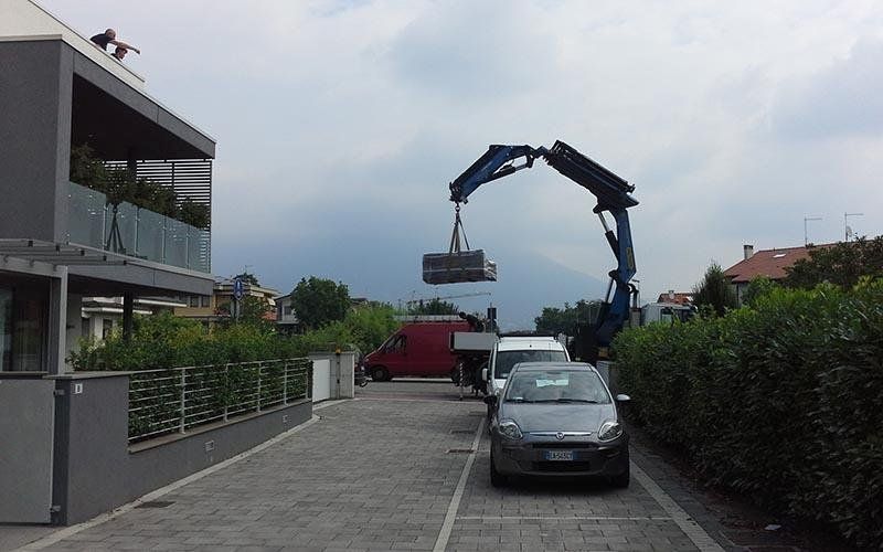 Gru durante un trasloco