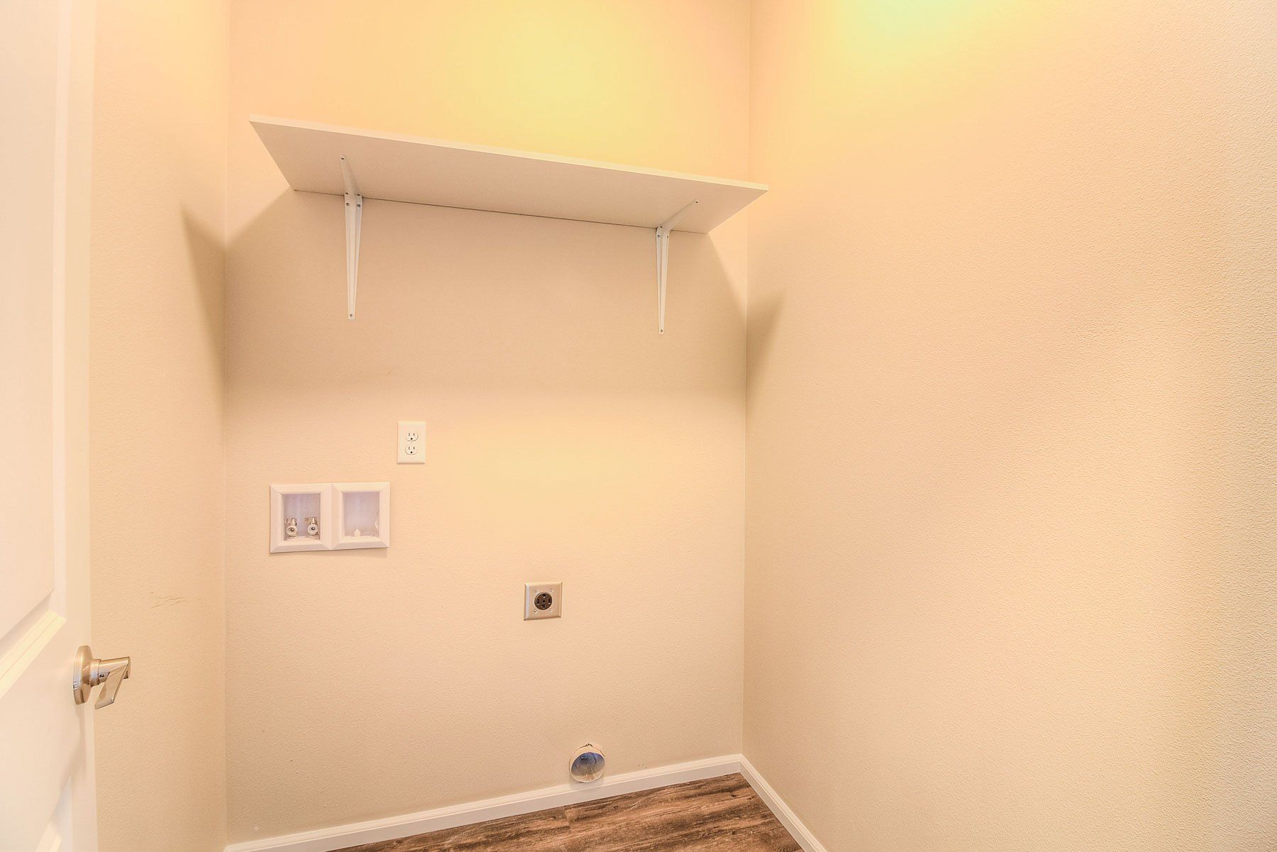 Closet | Ahtanum Crossing