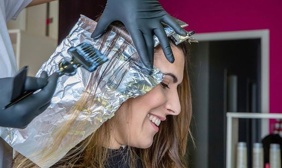 Foil highlights allow us to selects thin or thick strands of hair, with placement wherever you want them. Highlights can be any tone, blonde, caramel, honey, copper reds, we offer base color with highlights. As well as highlights with a cap.