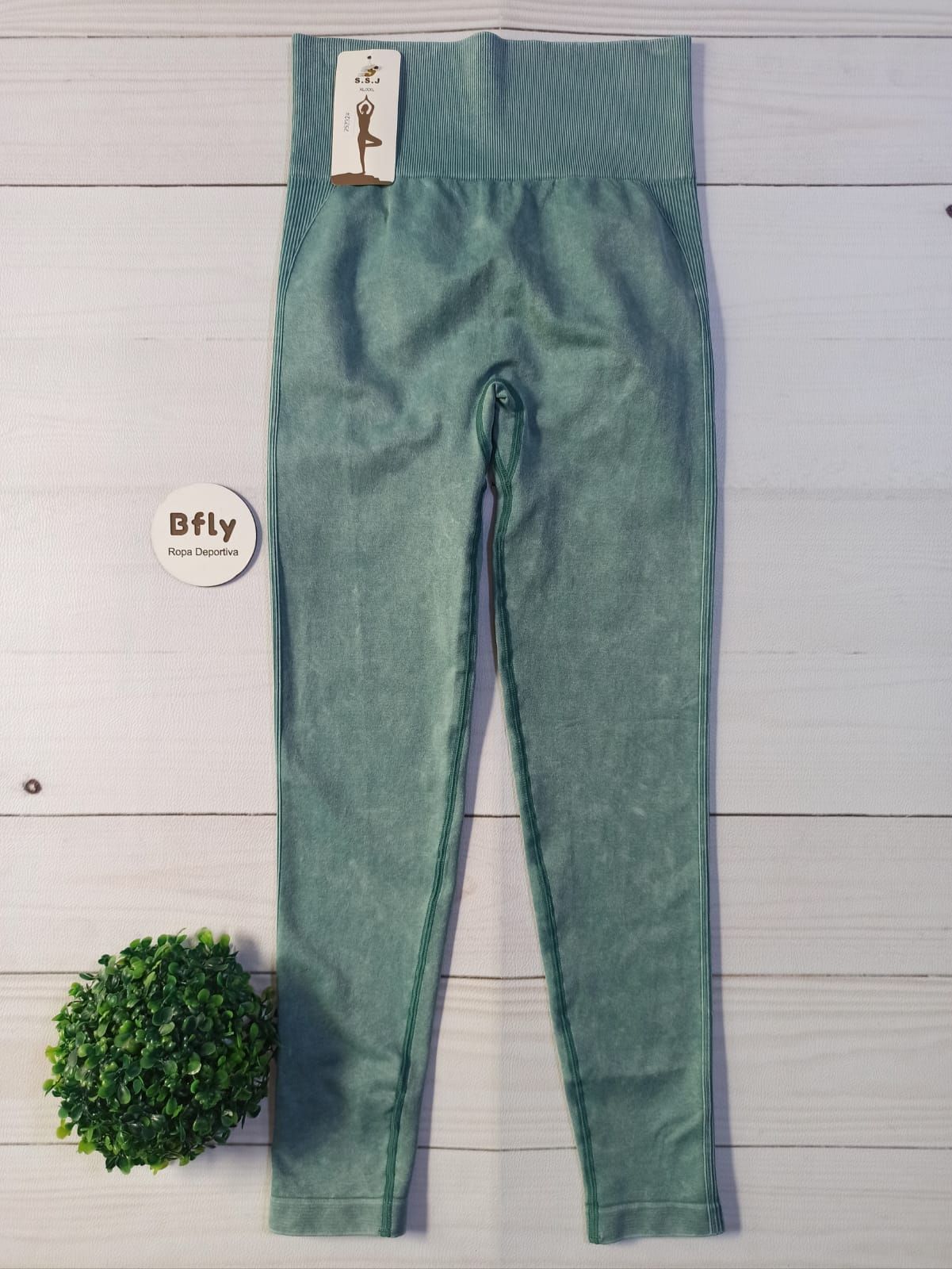 Cinco pares de leggings de colores: gris, azul vaquero, marrón y verde claro.