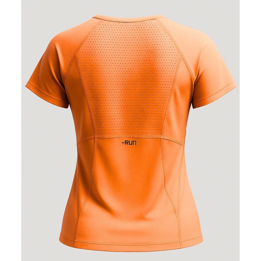 Camiseta deportiva naranja de manga corta con etiqueta de la marca.