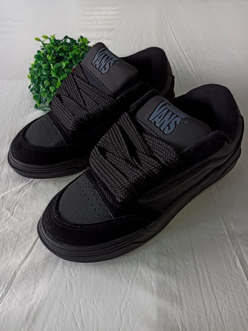 ZAPATILLAS  VANS HYLANE (Z012).NEGRAS