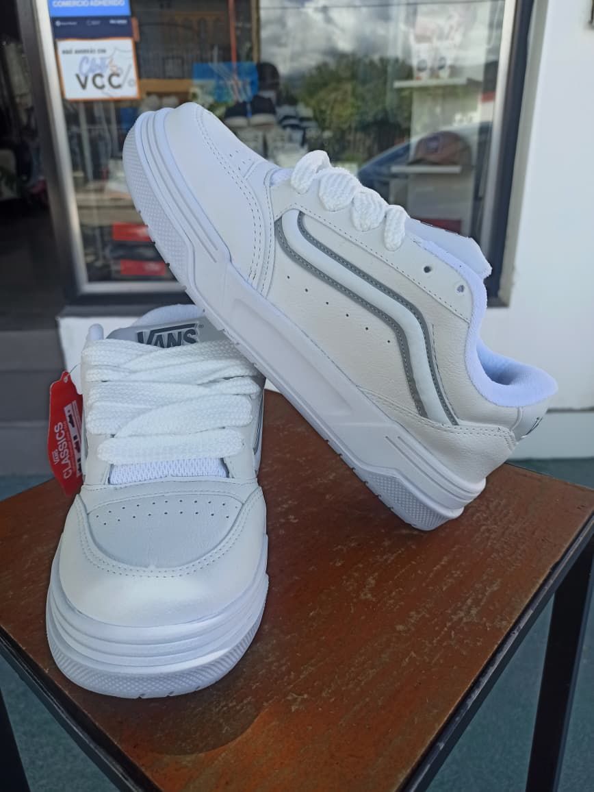 ZAPATILLAS  VANS HYLANE (Z012).BLANCAS