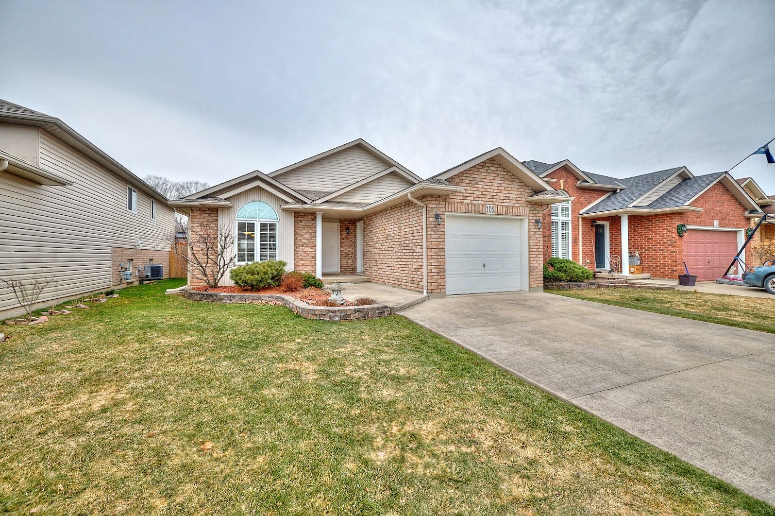 A brick side-split home located in Welland
