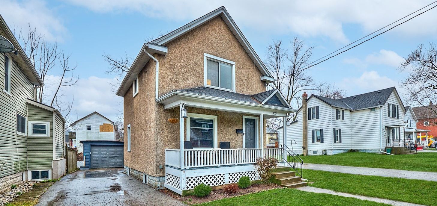 a 2-storey detached home for sale located in Welland, Ontario