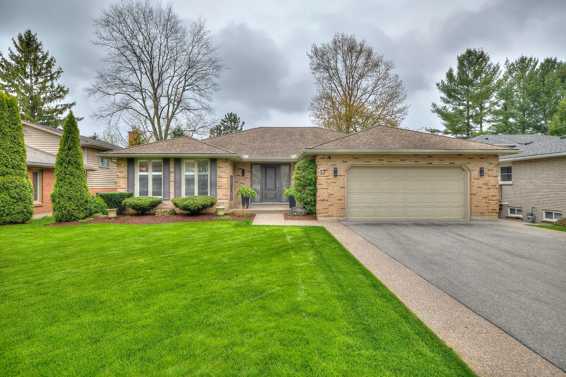 A glimpse of a welcoming and family-friendly residential property.