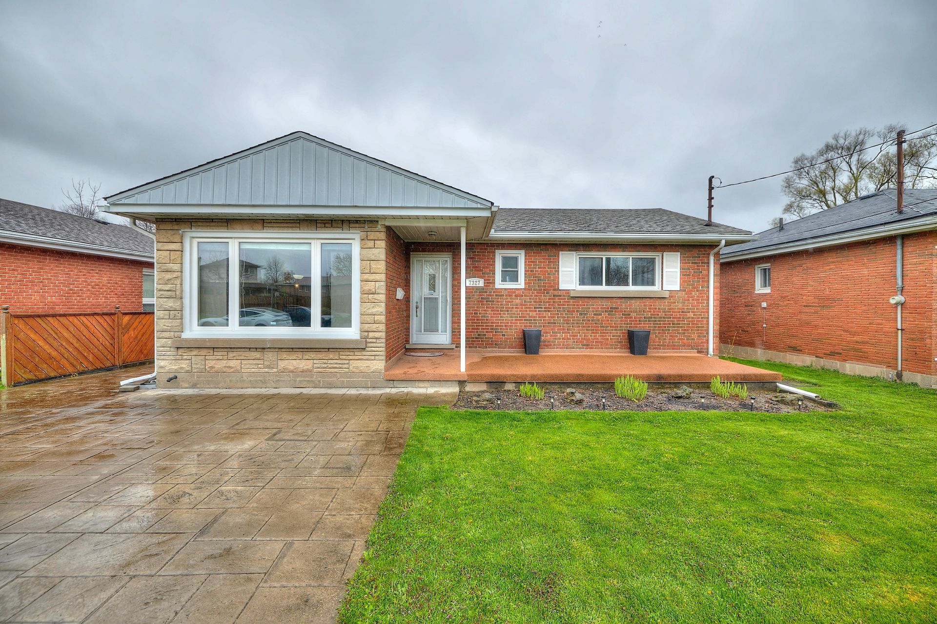 An image showcasing a delightful residential house.