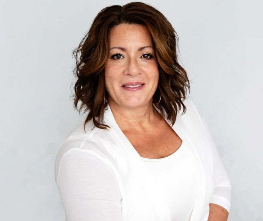 Portrait picture of Kim Robinson, a real estate sales representative in the Niagara Region.