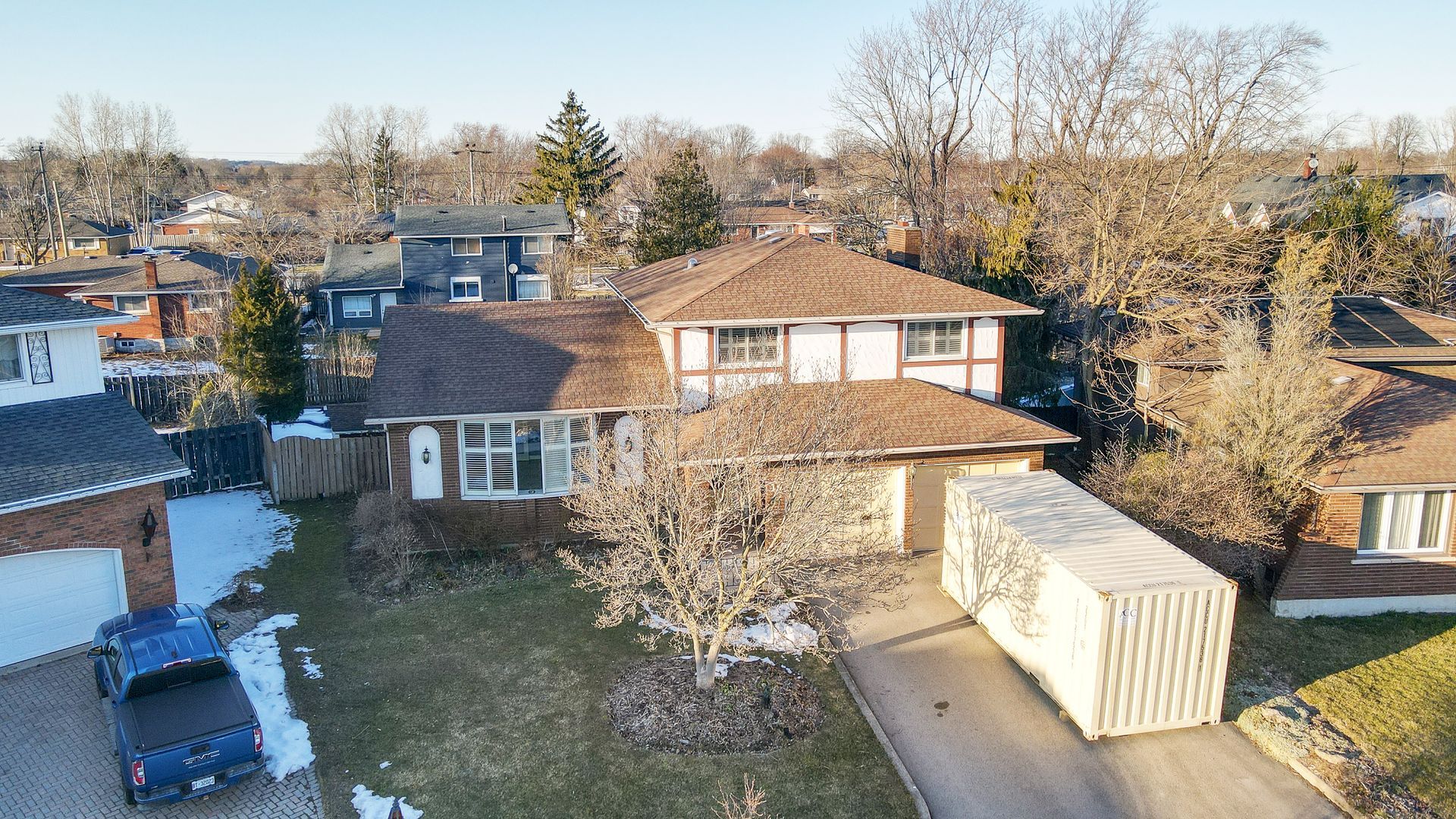 A picture of a cozy and welcoming residential home.