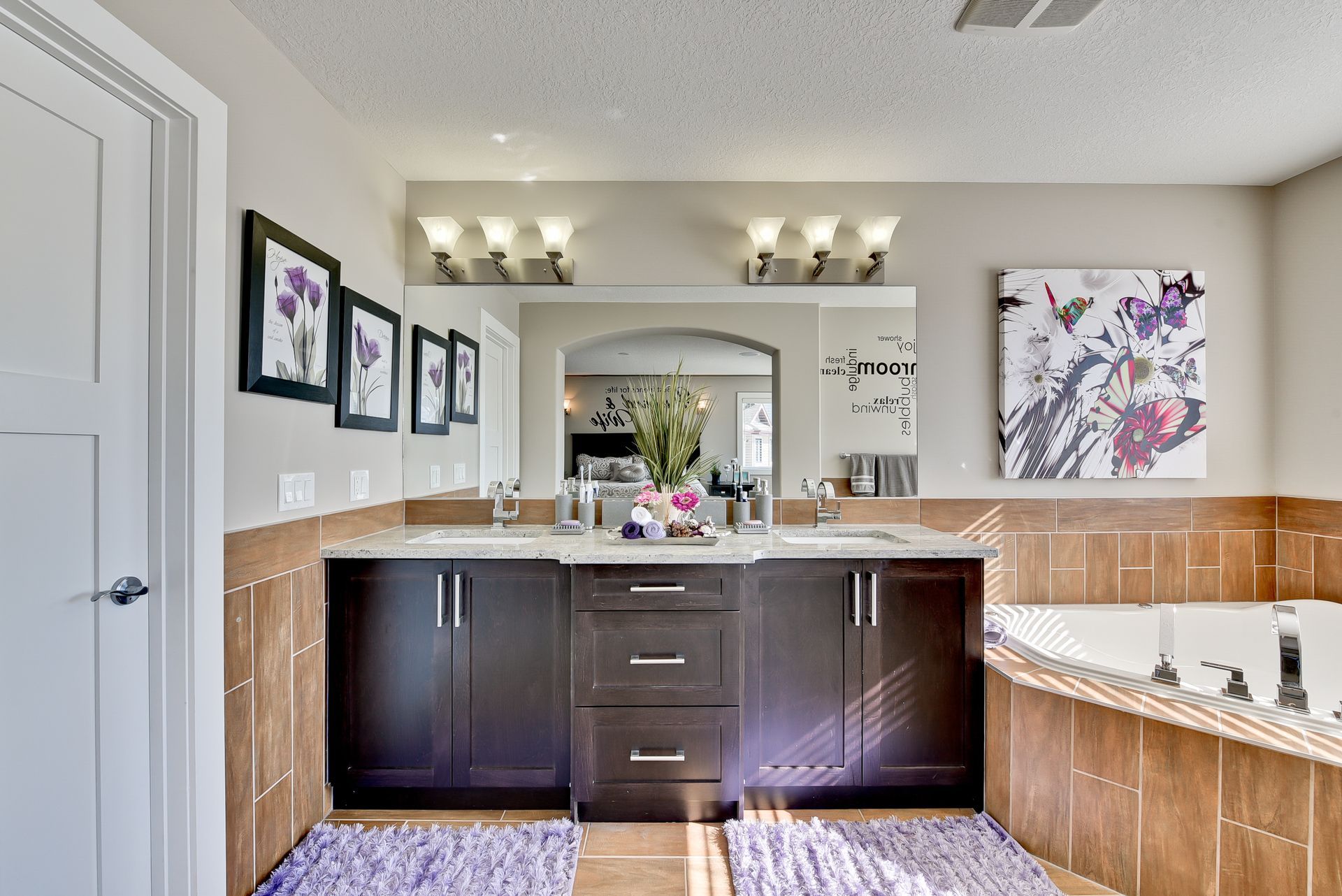 A bathroom with two sinks and a bathtub