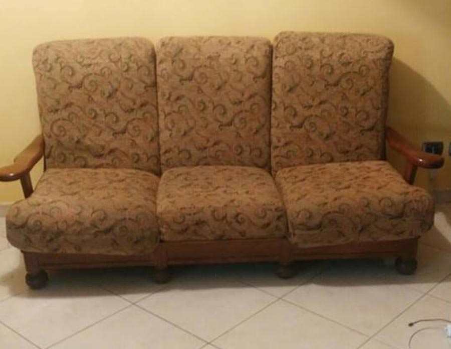 Divano foderato con tessuto classico