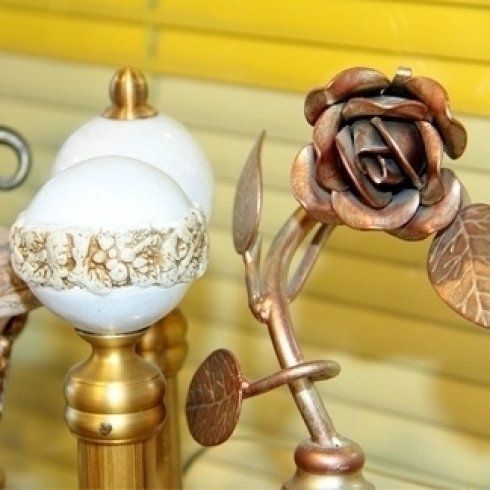 Pomelli di un bastone porta tenda