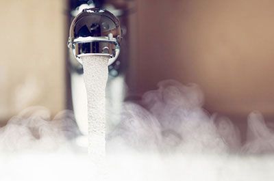 Facet Running Steaming Hot Water Facet Running Steaming Hot Water