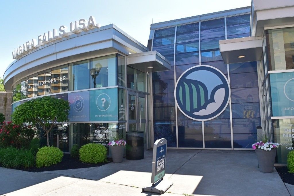 A large building with a sign that says continental usa
