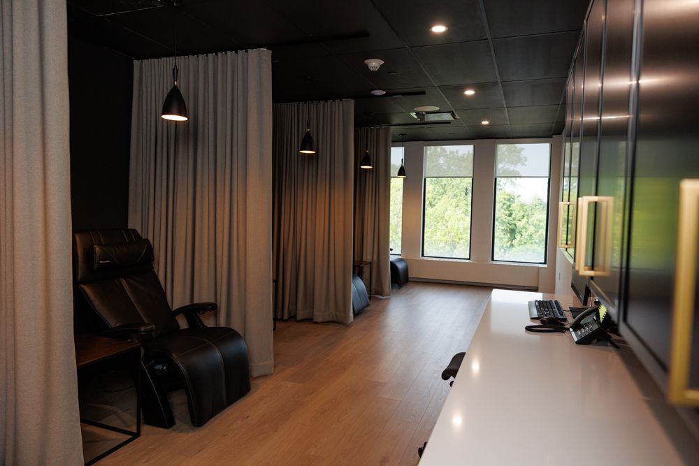 A room with chairs and a desk in it.