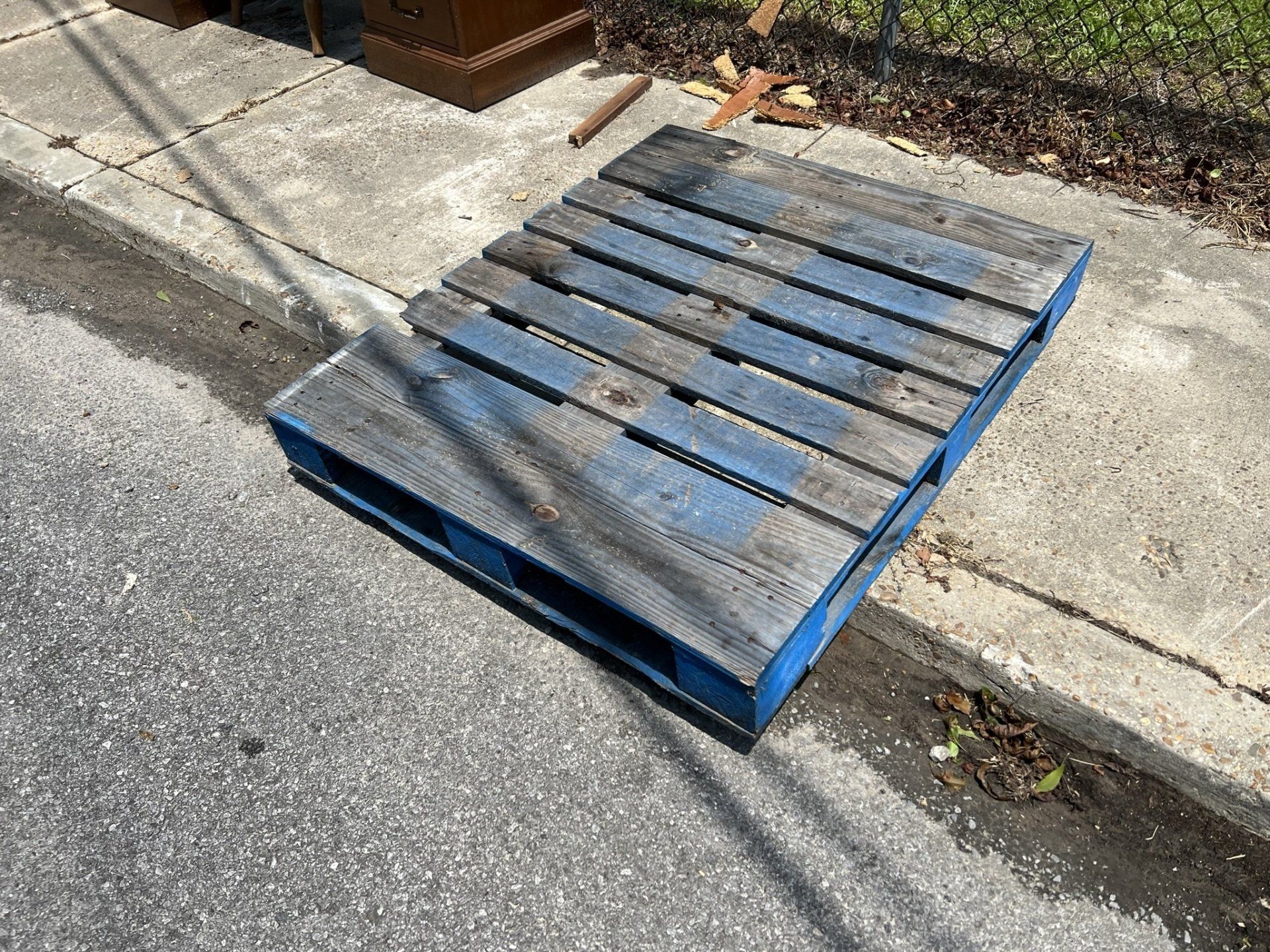 Abandoned Pallet Removal in Spring Hill - We Pick Up