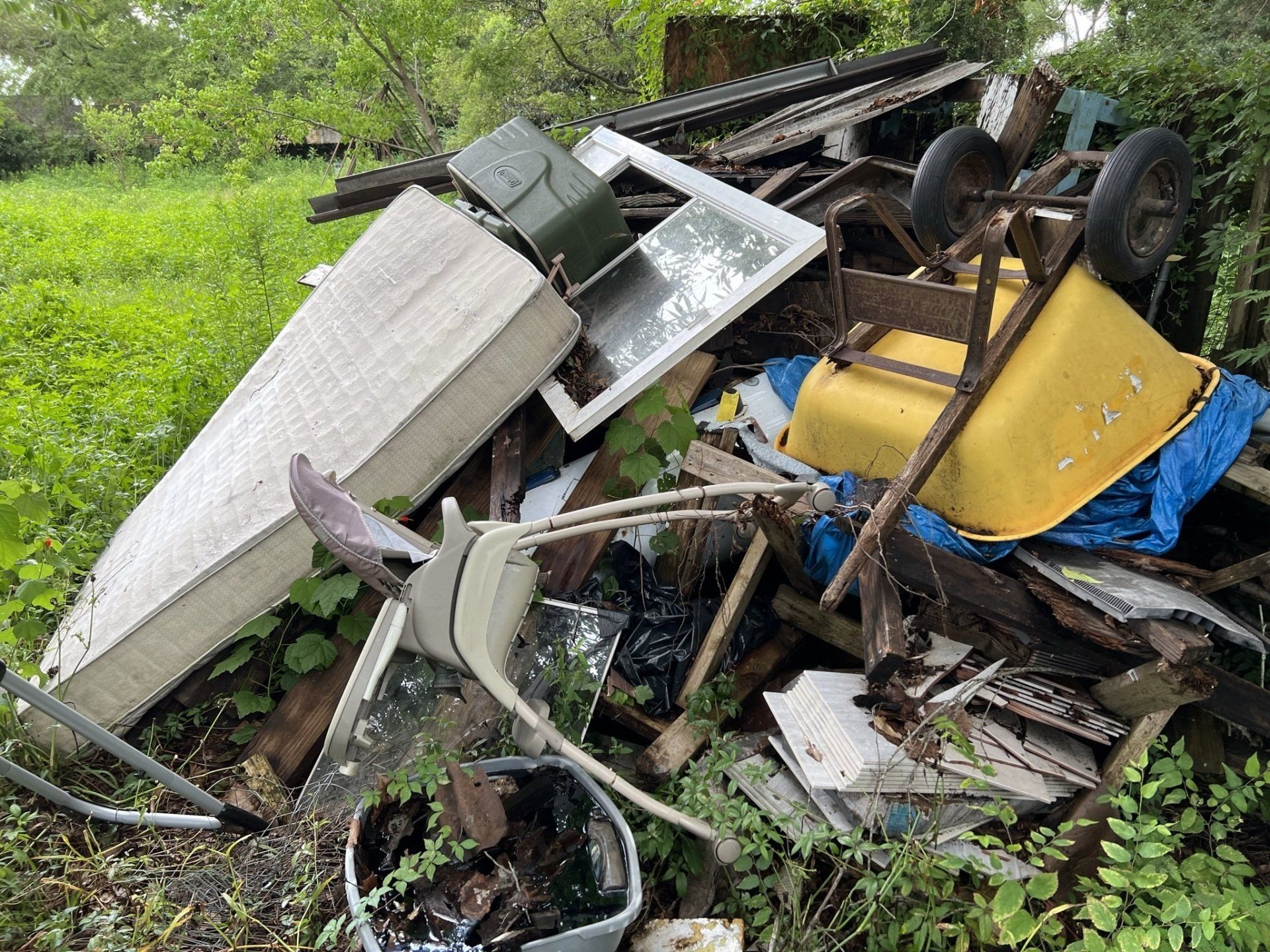 Yard Waste & Mattress Removal - We Pick Up