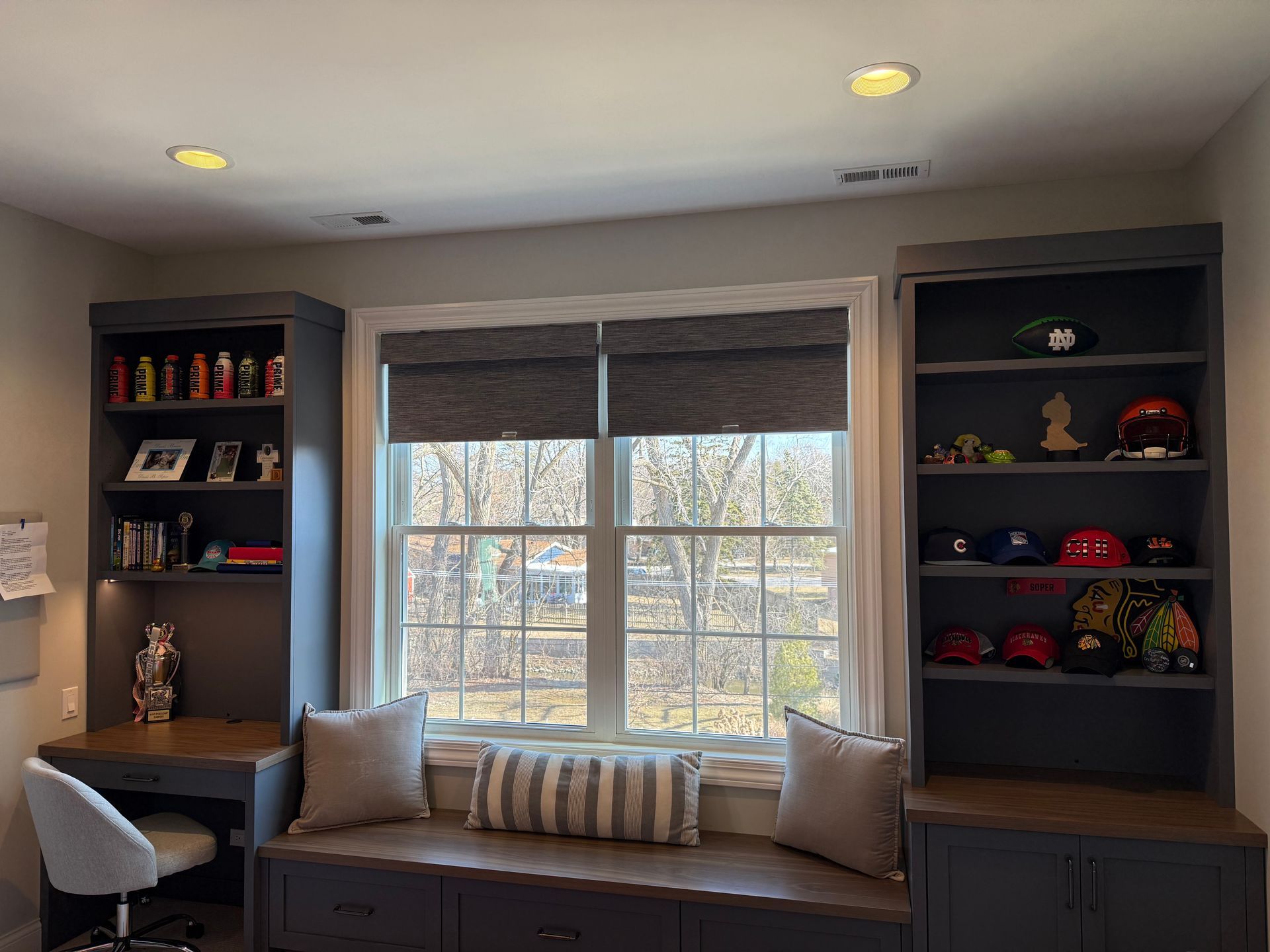 There is a window seat in the middle of the room.