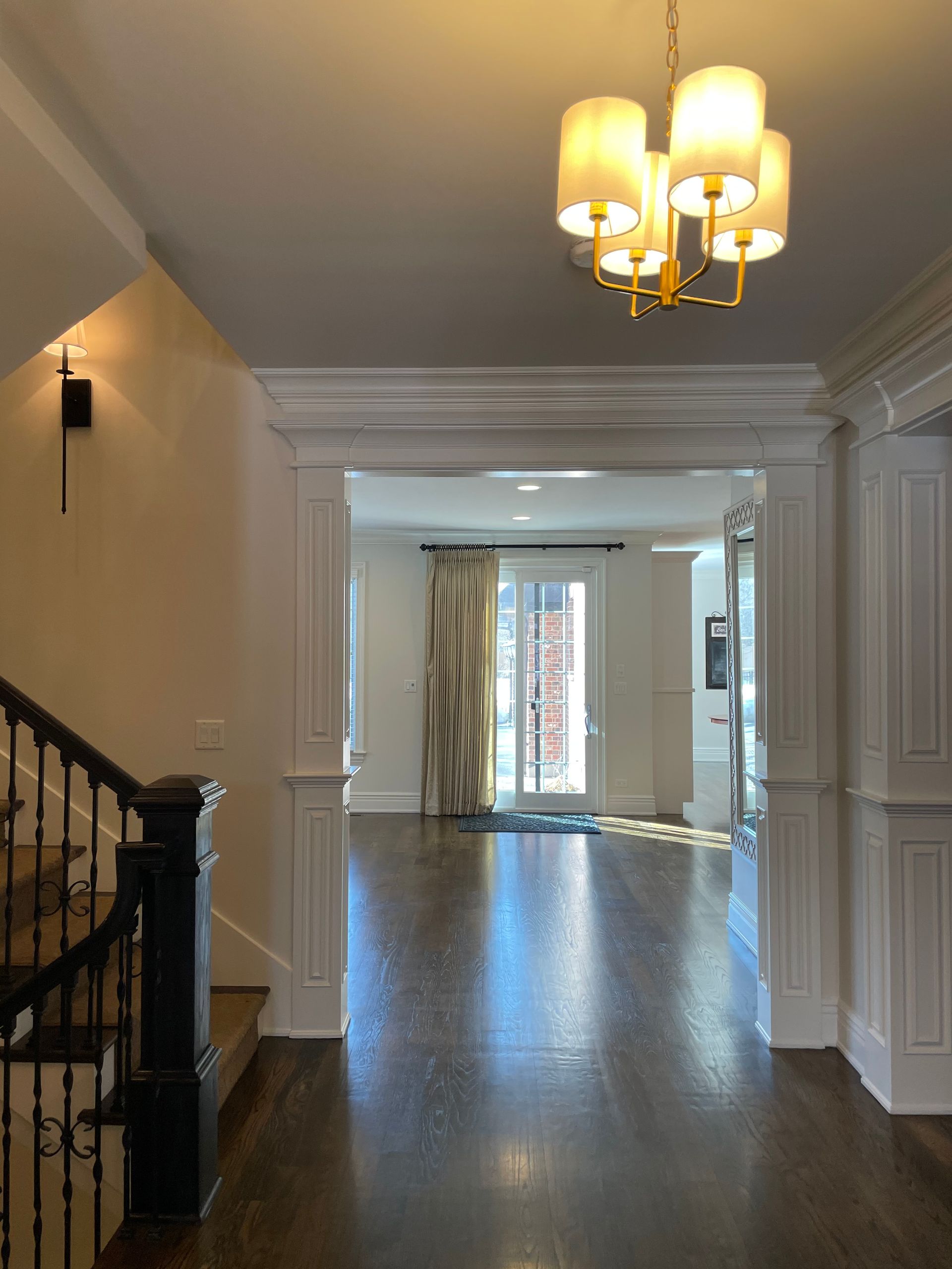 A hallway with a chandelier hanging from the ceiling