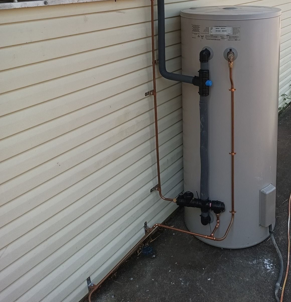 Tall Cylindrical Hot Water System