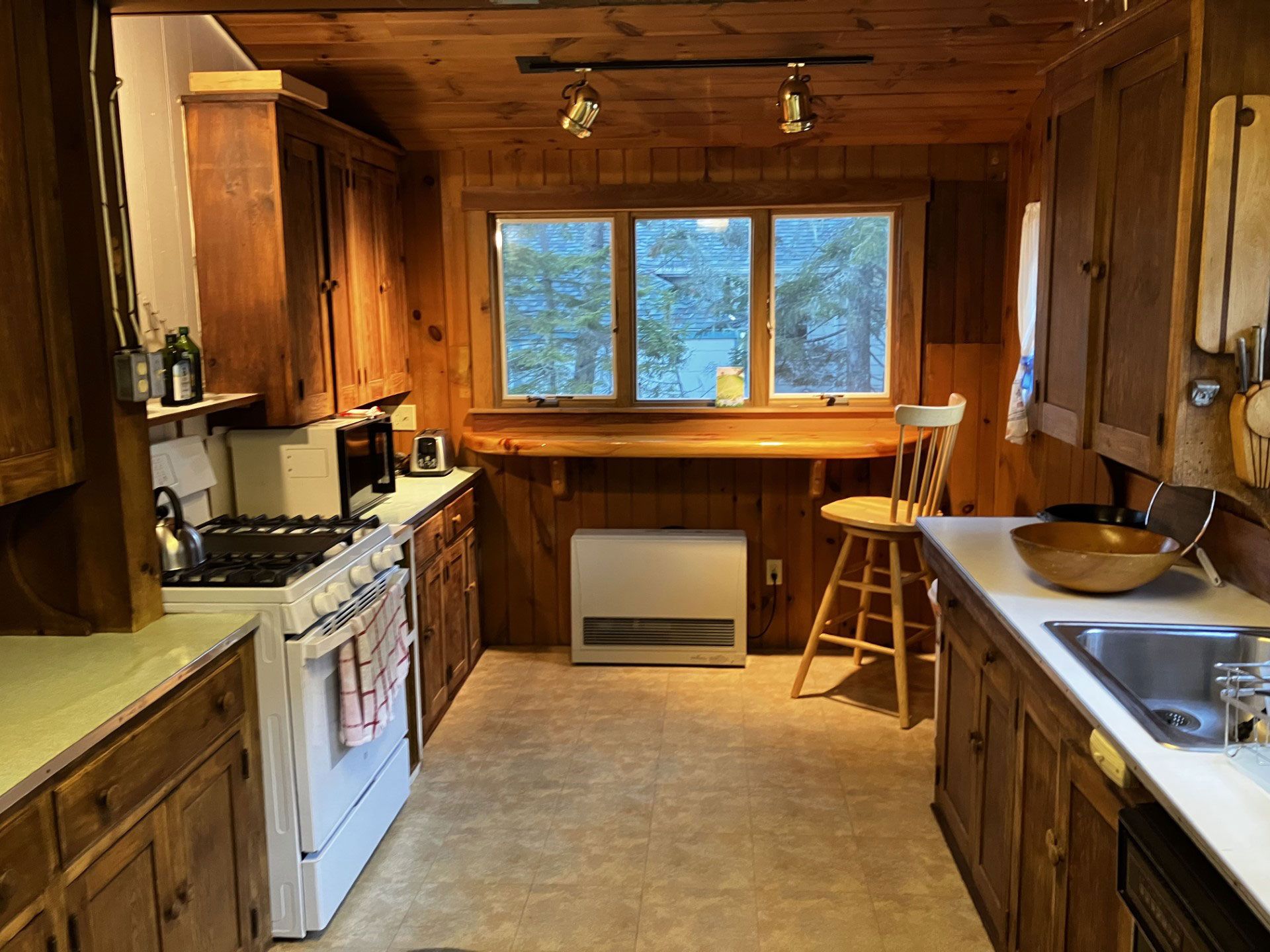 Pine Cliff Cottage Cosy Kitchen