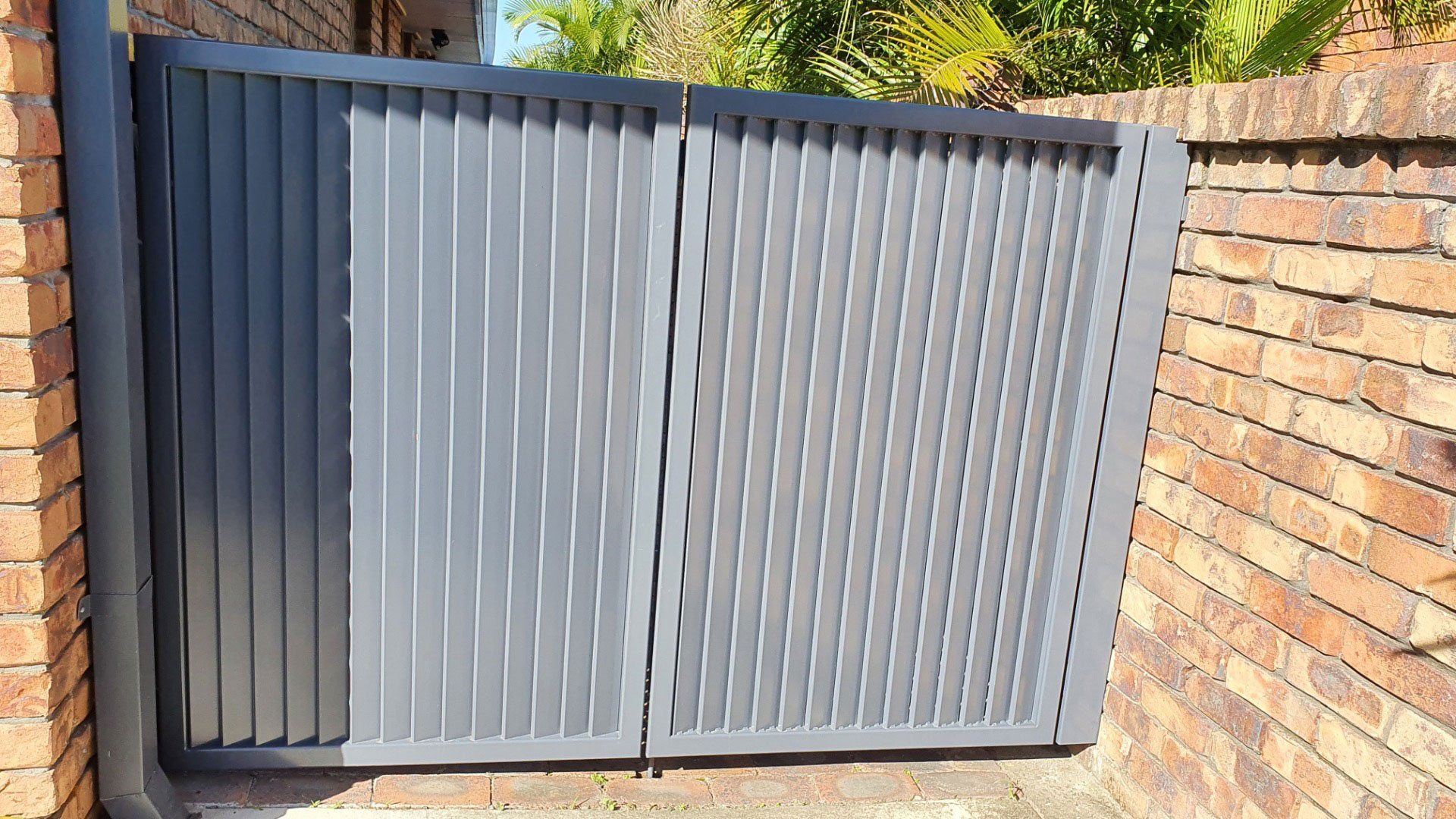 Front Aluminum Gate With The Dark Colour Grey— Aluminium Gates in Burleigh Head, QLD