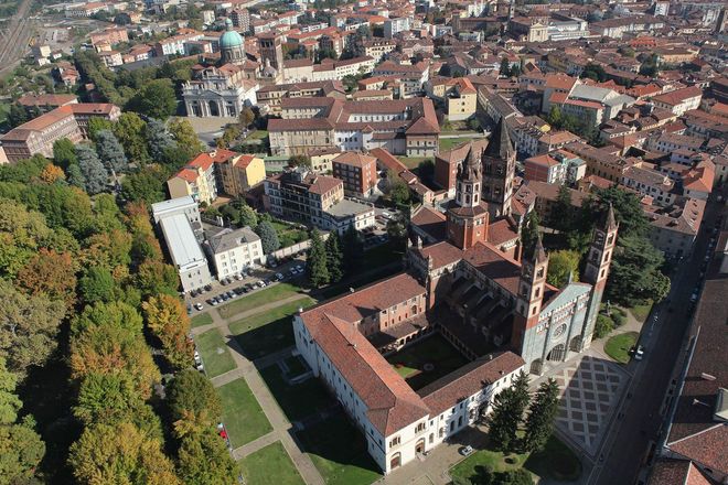 vista aerea Basilica di Sant'Andrea Vercelli